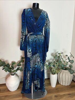 Frida, NWT, sz M??? Flowy print chiffon with cascading hem. Beautifully exotic!
